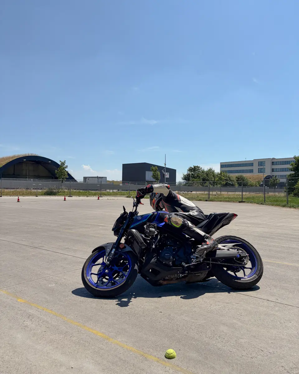 Yamaha MT training bike on the cornering training site in Memmingerberg: the right setup for cornering technique, grip and riding physics.